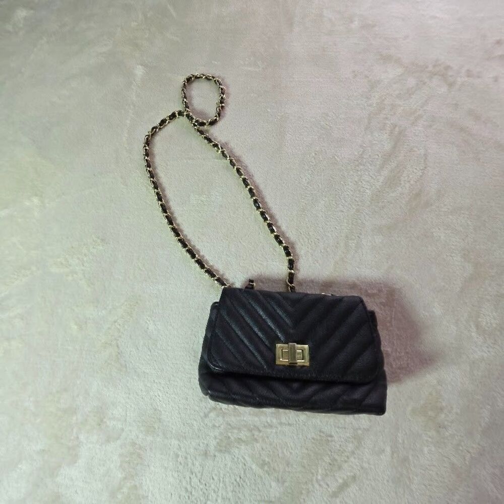 Steve Madden Black Gold Mini Purse Chevron Quilted Evening Bag Inside Zip Pocket